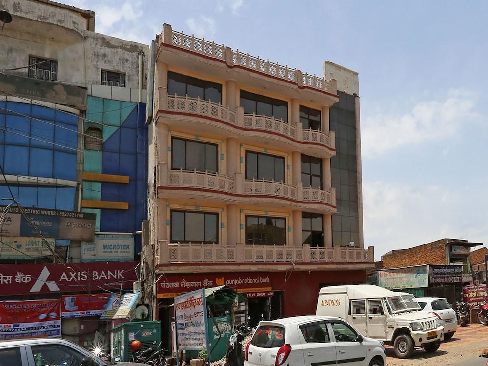 OYO 13852 Hotel Maharana Palace