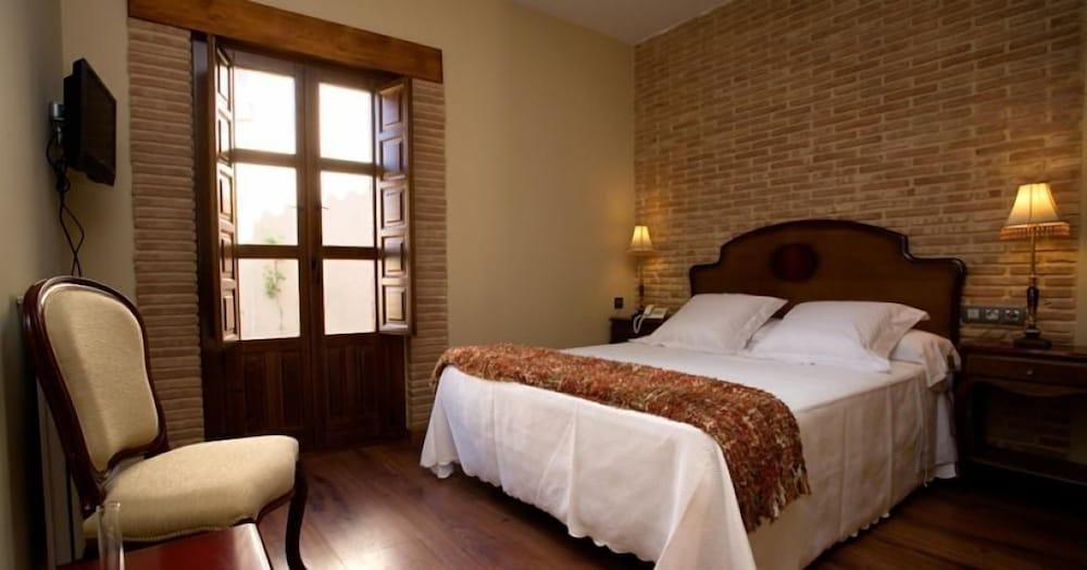 Posada Los Condestables Room