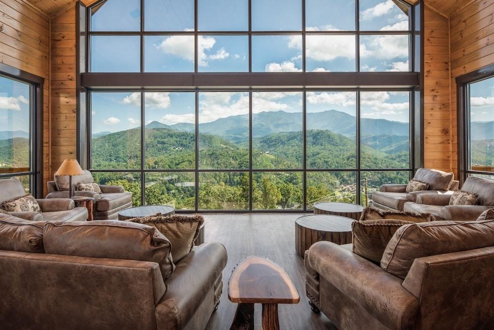 Greystone Pointe Lodge 15 Bedroom Residence by Redawning