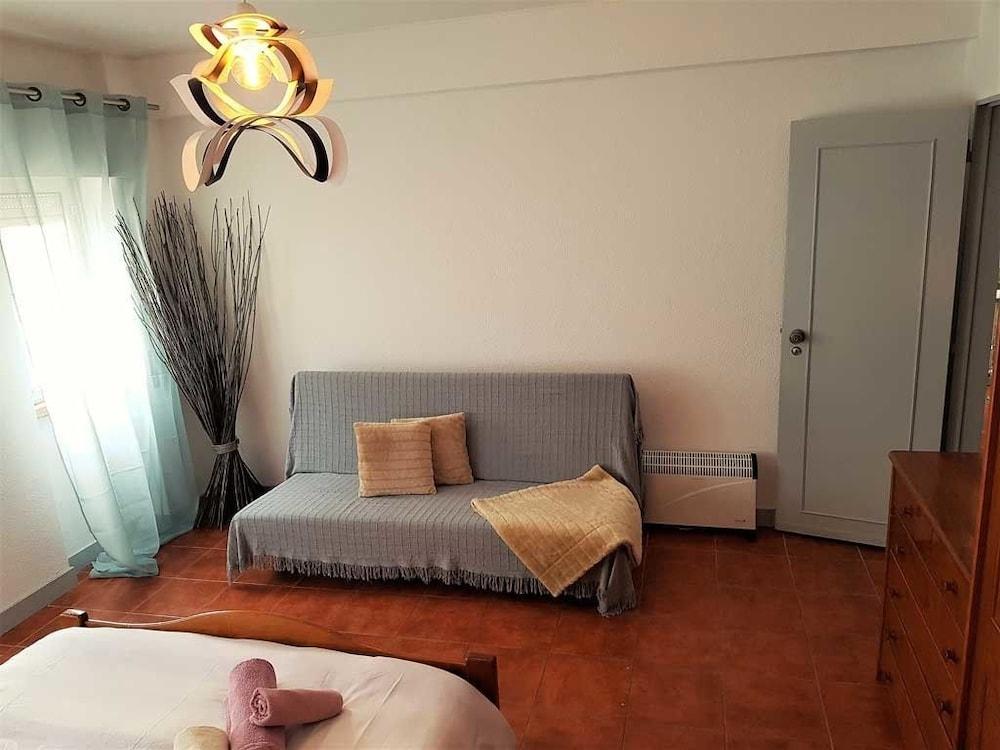 Caparica Central Apartment by Host-Point Room