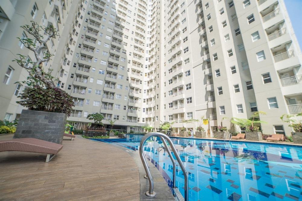 Relaxing Studio Apartment at Parahyangan Residence with Mountain View Waterslide