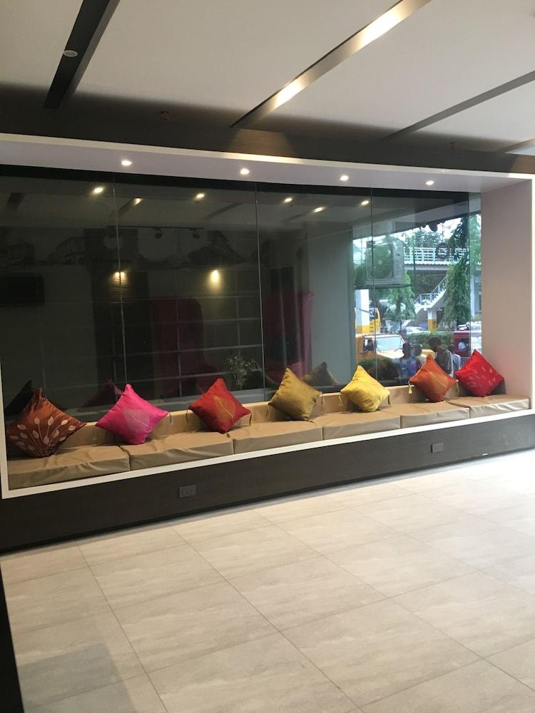 Express Inn - Osmeña Lobby Sitting Area