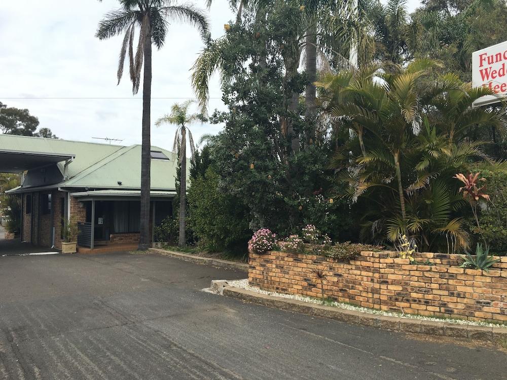Abcot Inn Property Grounds