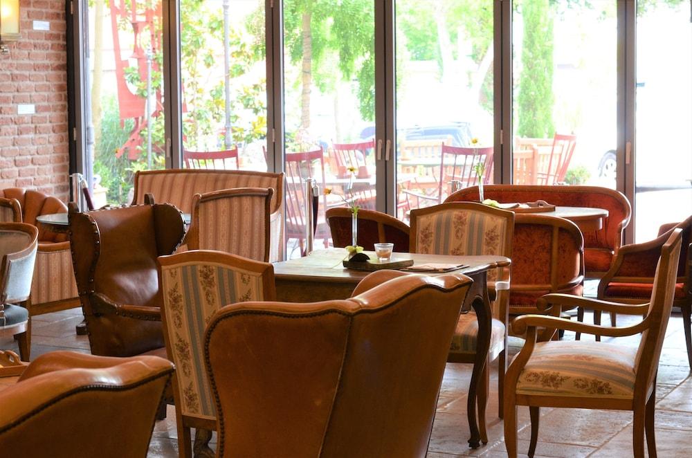 رينج هوتل ألبينهوف منطقة الجلوس في الردهة