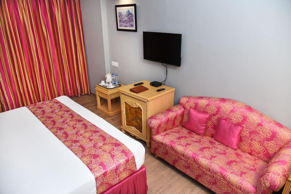 Golden Parkk Room