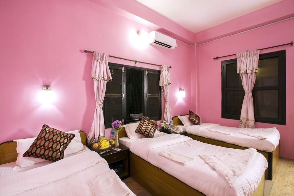 Sauraha Nana Hotel Room