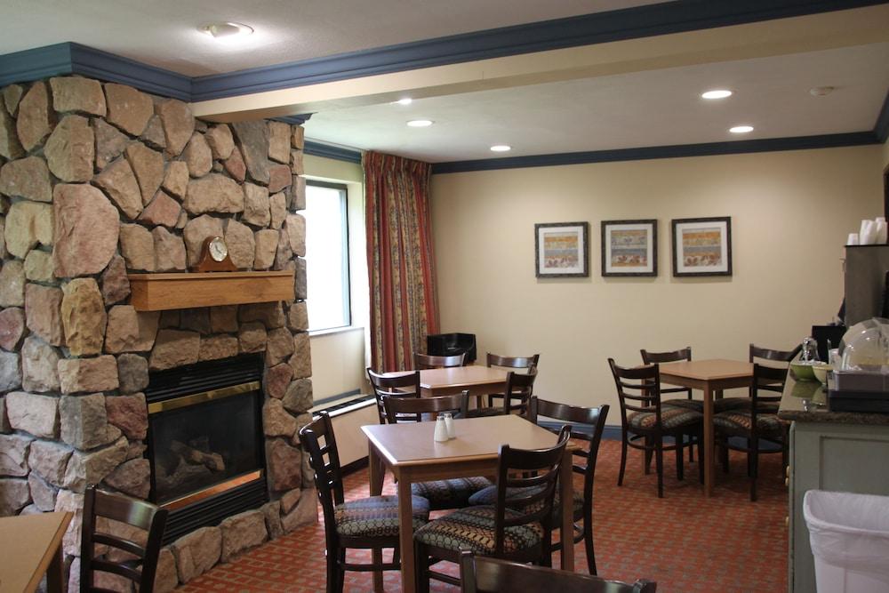 Quality Inn Cortland - University Area Interior