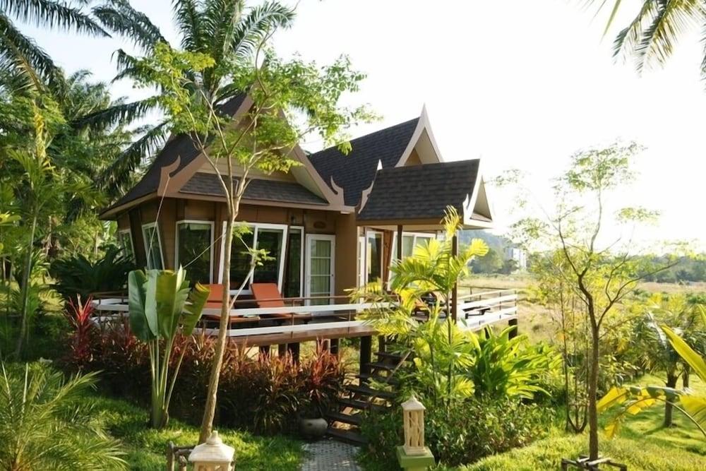 Palm Paradise Resort