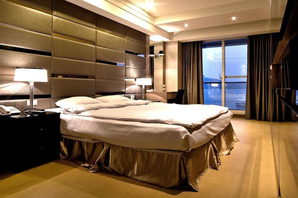 سبا هوم صن مون ليك لاكشري ليك سايد هوتل