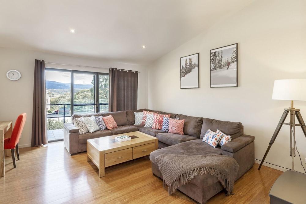 Khione 1 - Modern & spacious with views towards Lake Jindabyne & the mountains beyond
