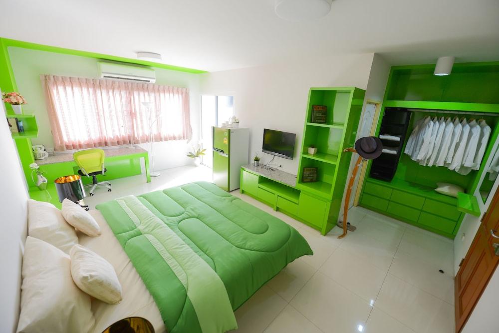 Int Place Room