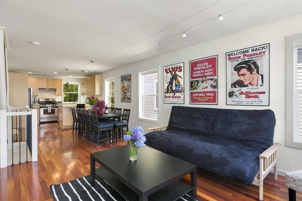 سيتل فاكيشن هوم: ذا لايبراري الصورة الأساسية