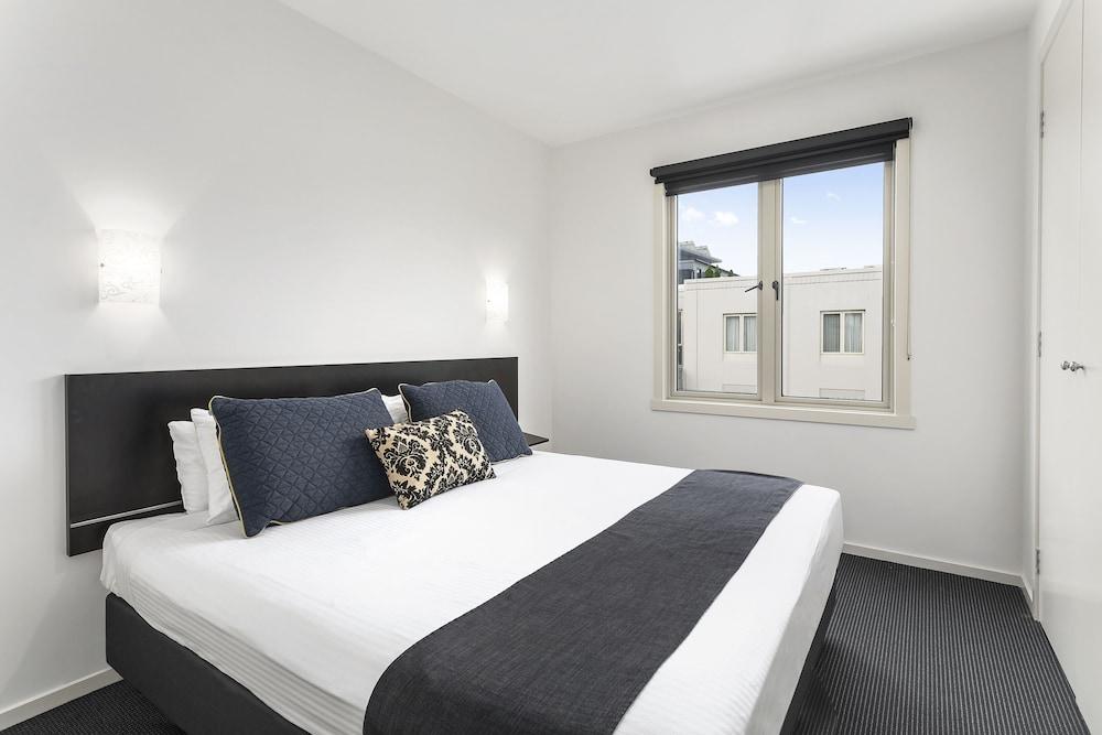 Quest Prahran Room
