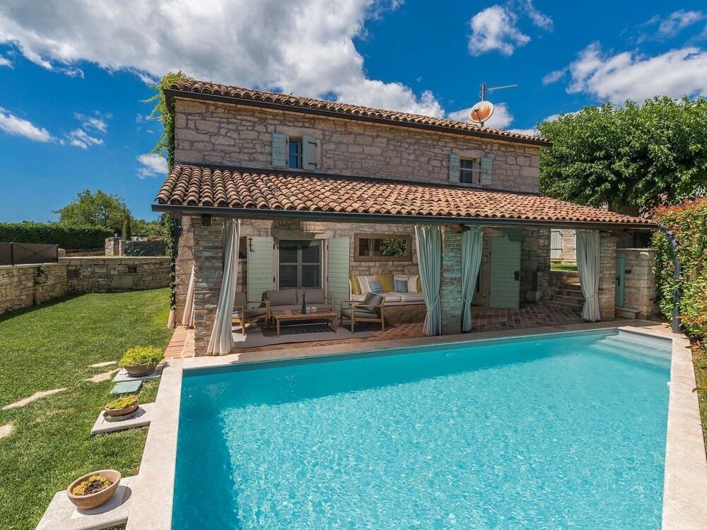 واندرفول هوليداي هوم لوكيتيد إن أورباني إديل فور ريلاكينج