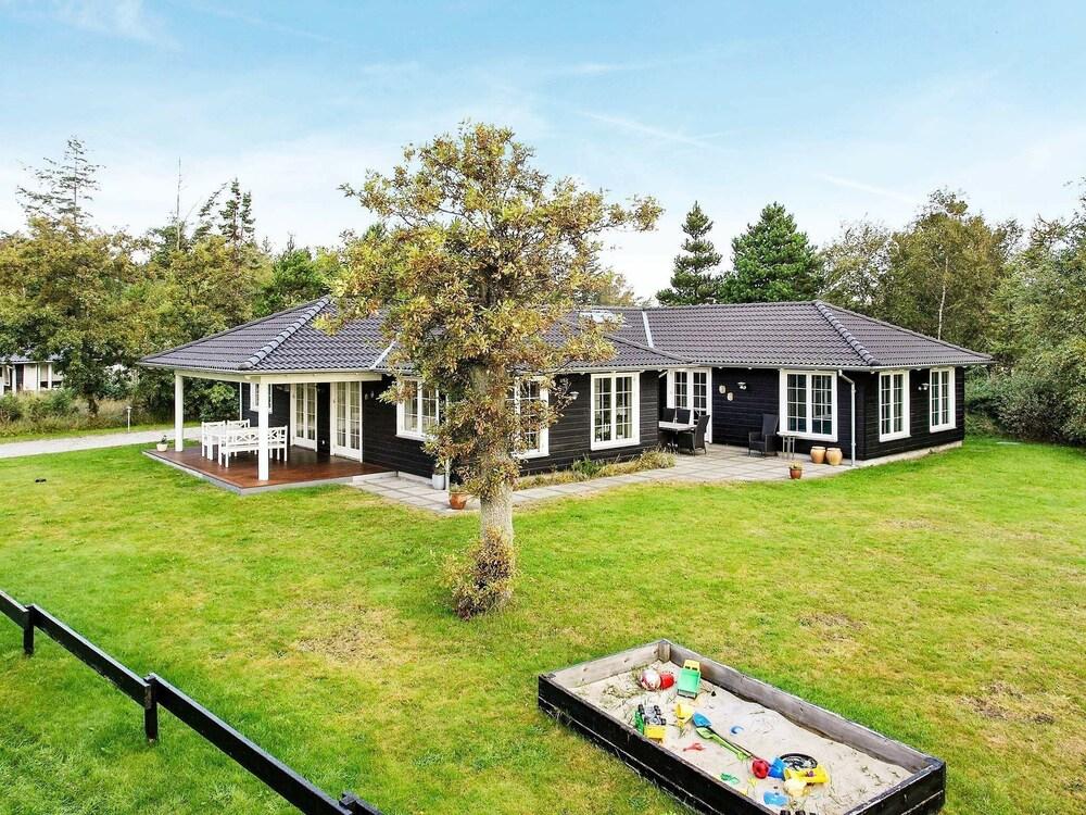 Spacious Holiday Home in Hals With Swimming Pool Exterior