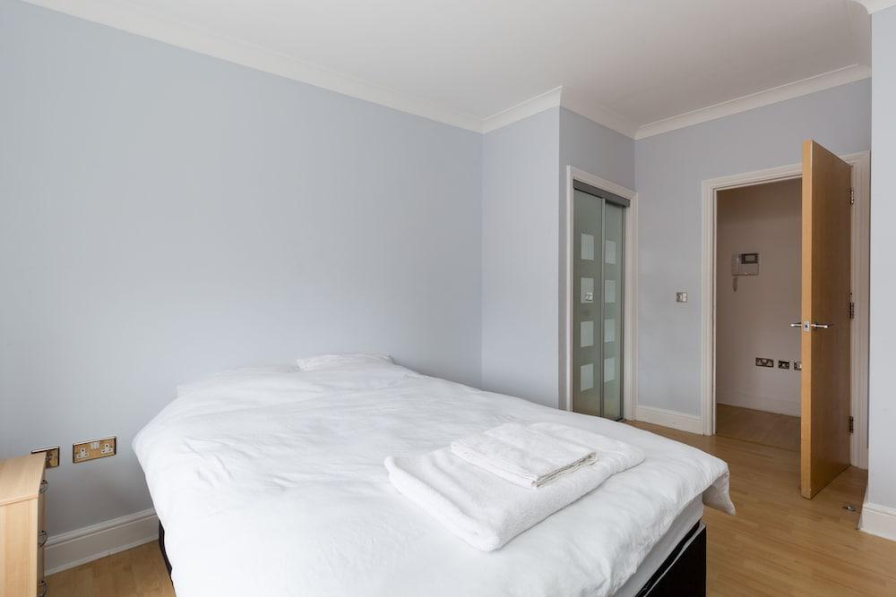 Birmingham Serviced Apartment - The Qube Room