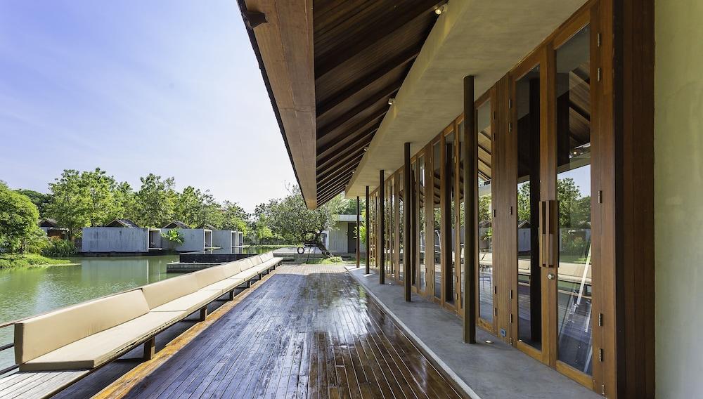 Into The Forest Resort Exterior