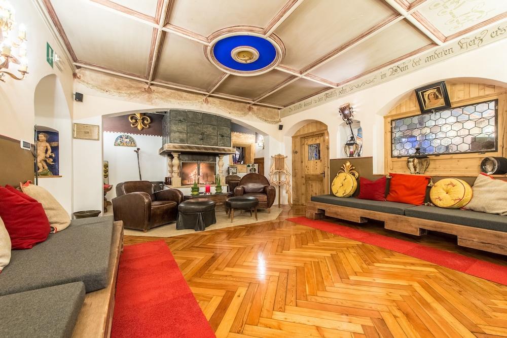 Adler Suite & Stube Lobby Lounge