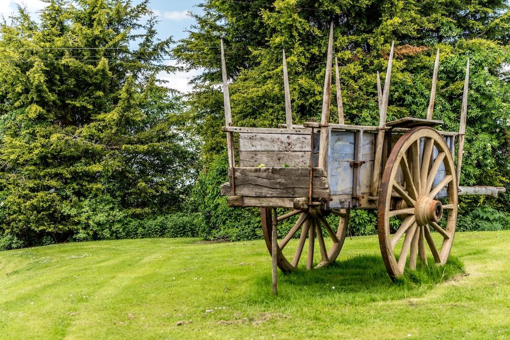 Widbrook Grange Property Grounds