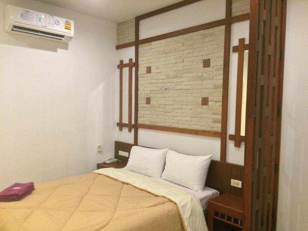 Suanrak resort Room