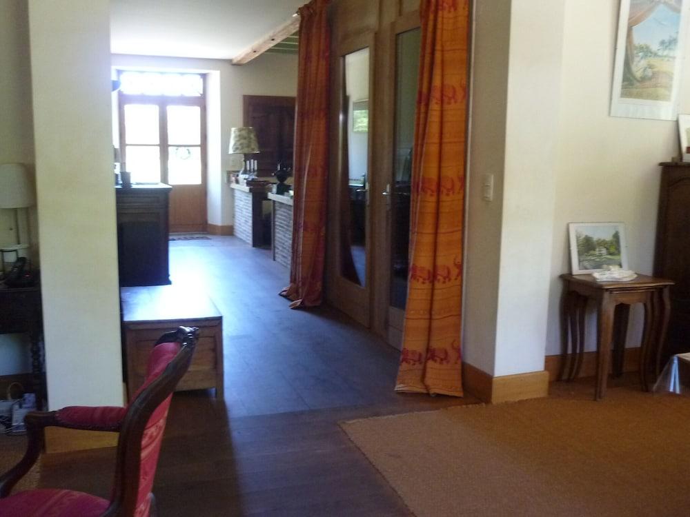 ARRION chambres d'hôtes Interior Entrance