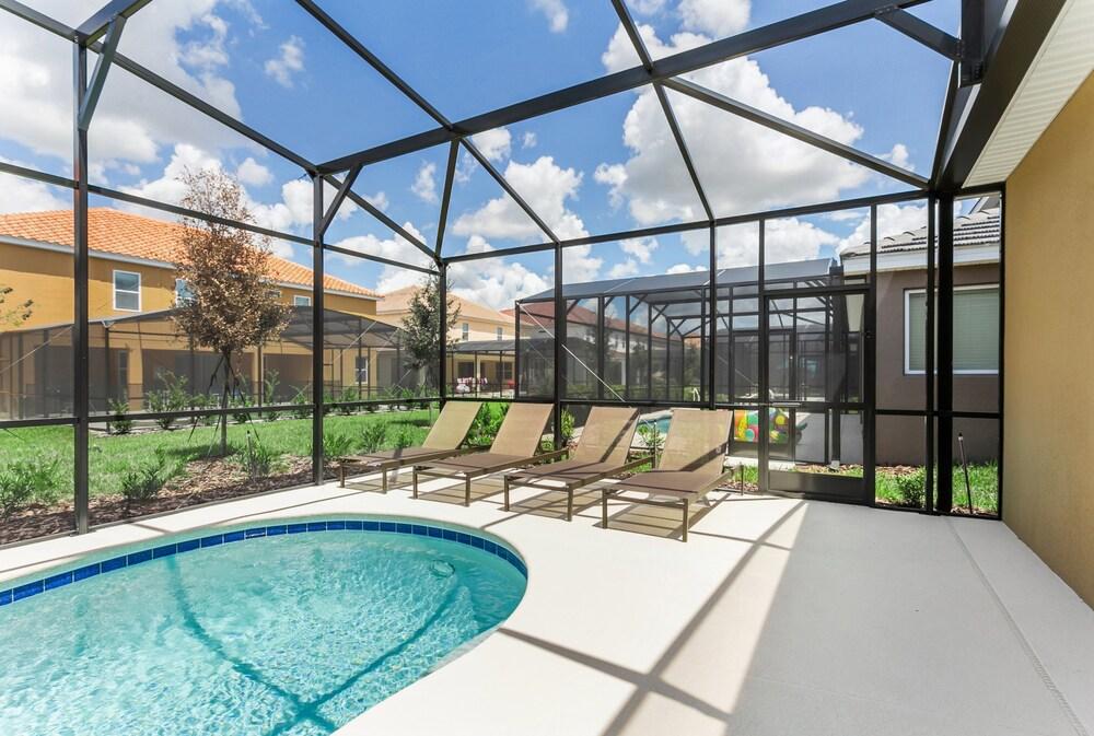 أوكوود ستري فيلا سولتيرا 7041 زحليقة مائية