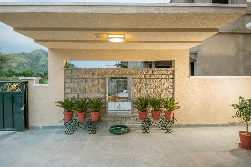 Zade Mount View Exterior