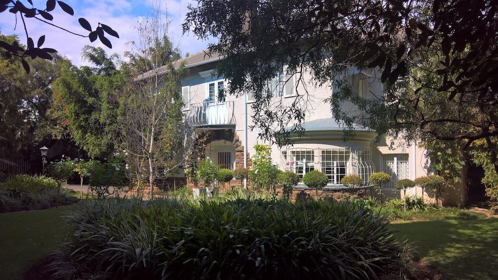 Ça Ira Wellness Retreat