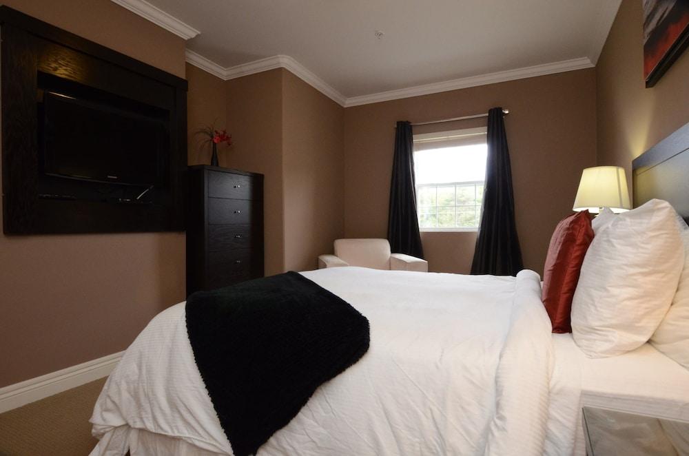 Premiere Suites - St. John's Signal Hill Room