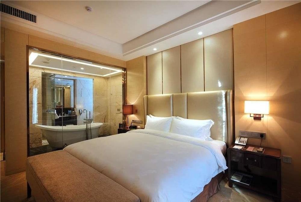 Days Hotel Wenyi Anhui Room