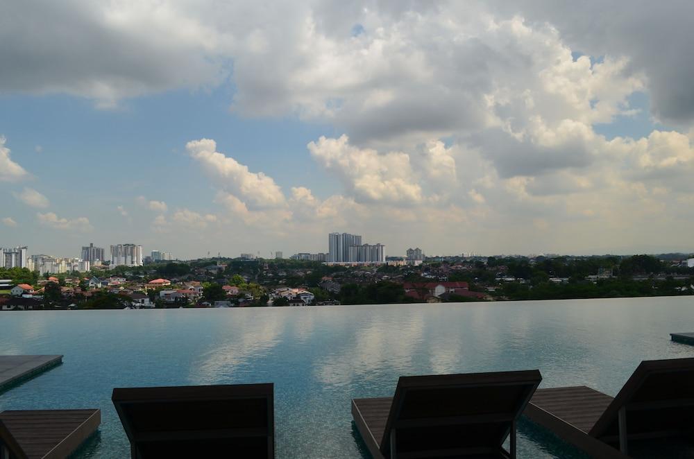 1 Tebrau Suites by Subhome Infinity Pool