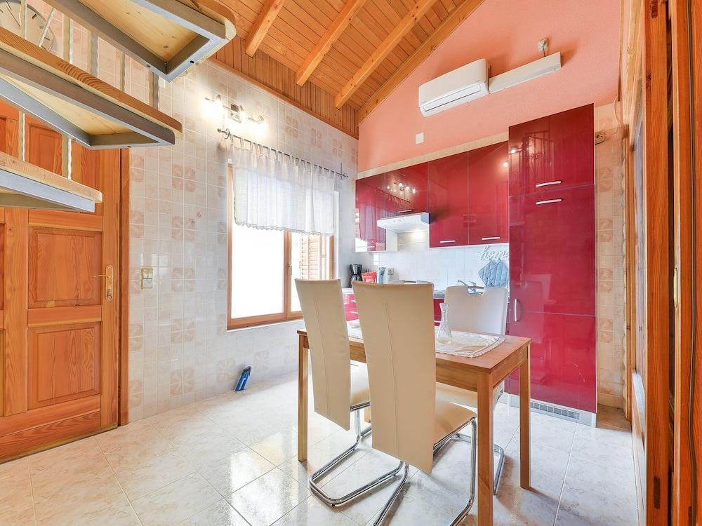 Cosy Holiday Home in Polača with Swimming Pool