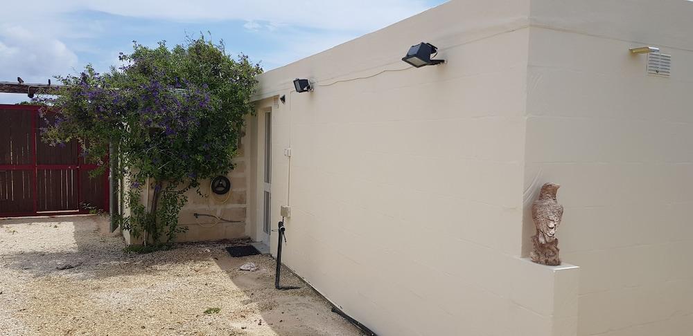 Rustic Villa With Pool, Sleeps 6 & Terrace Exterior