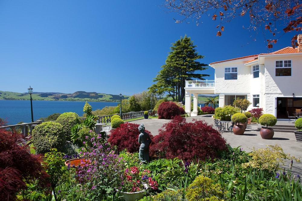 On The Point - Lake Rotorua Property Grounds