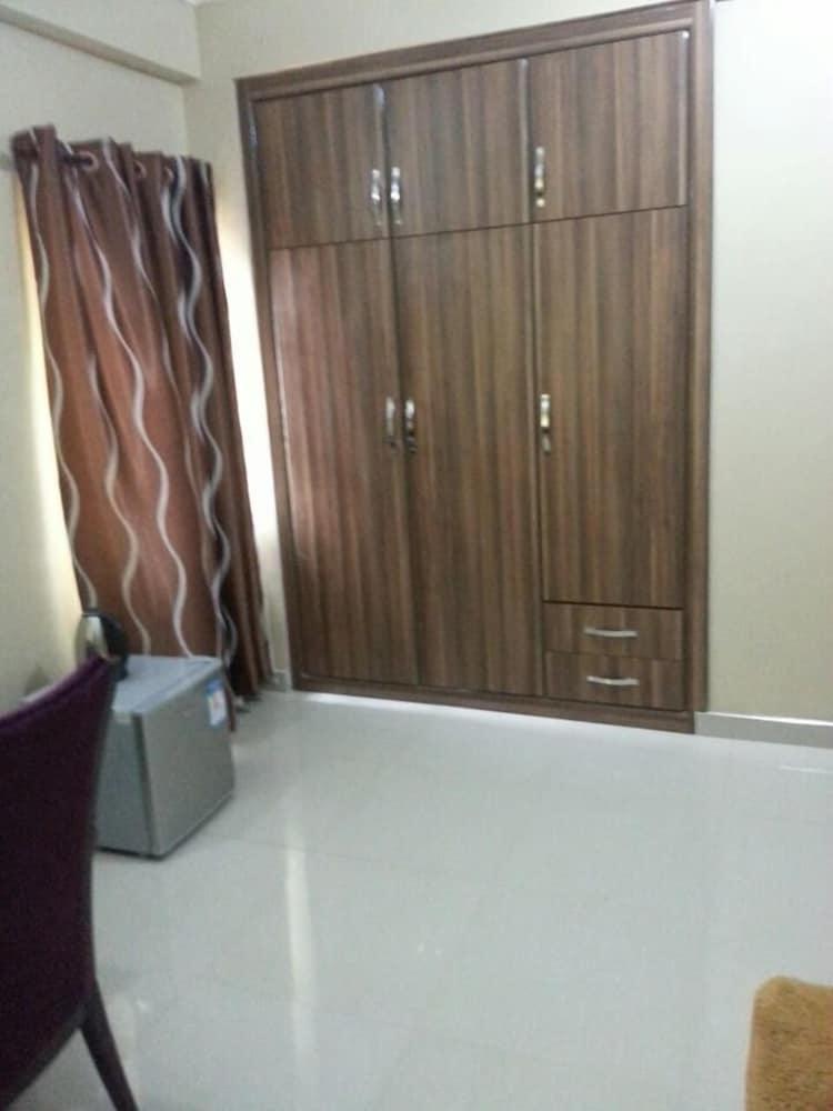 MJ Appartments Room