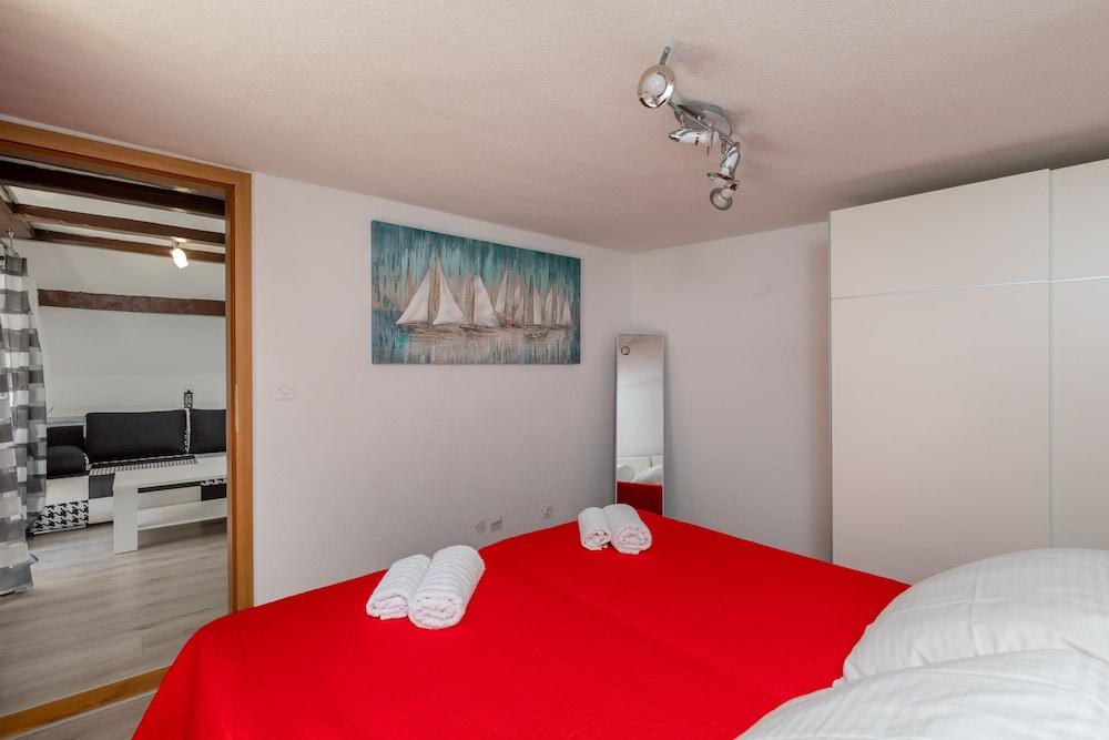 Old Town Charming Nest Room