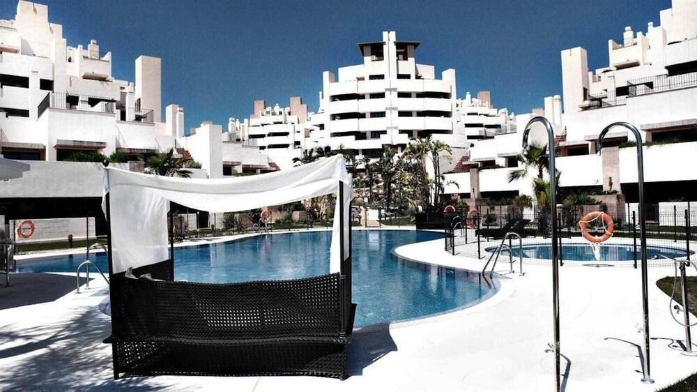 2 Beds Apartment with Private Pool Exterior