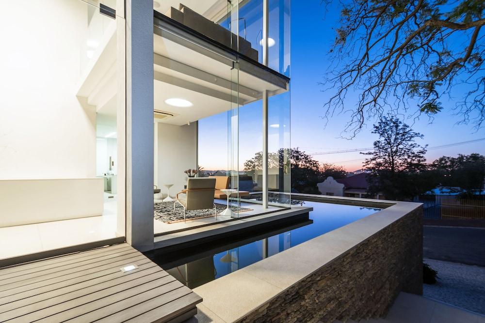 ليفيجا هاوس