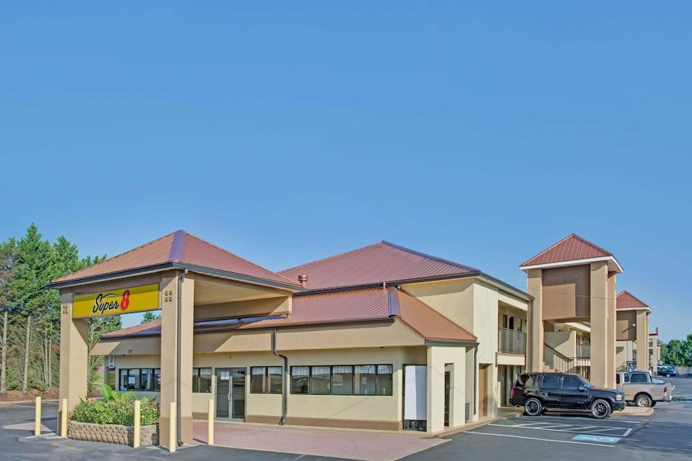 Super 8 by Wyndham Suwanee Exterior