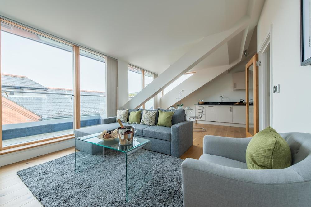 Hampden Apartments - The Elizabeth