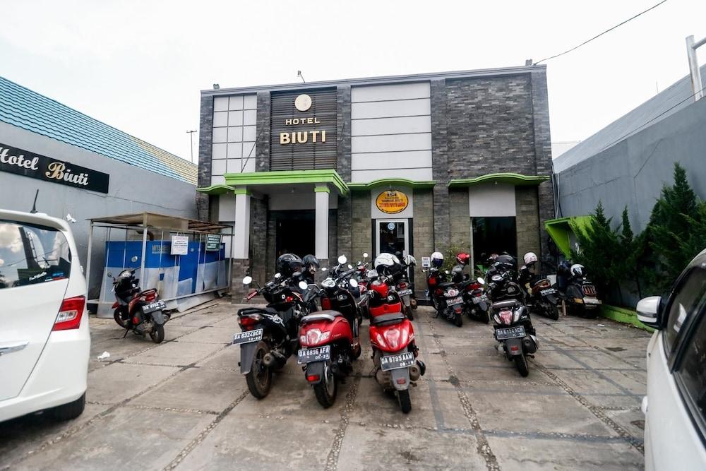 ريد دورز بلس آت بانجارماسين تنجا المنطقة الخارجية