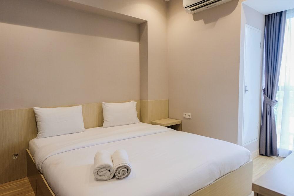 فولي فارنيشد 1 بد رو ات ذا برانس ب إي ٔبارتمنت