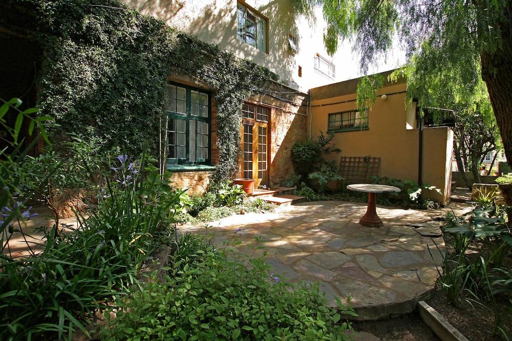 GL Cottages Exterior