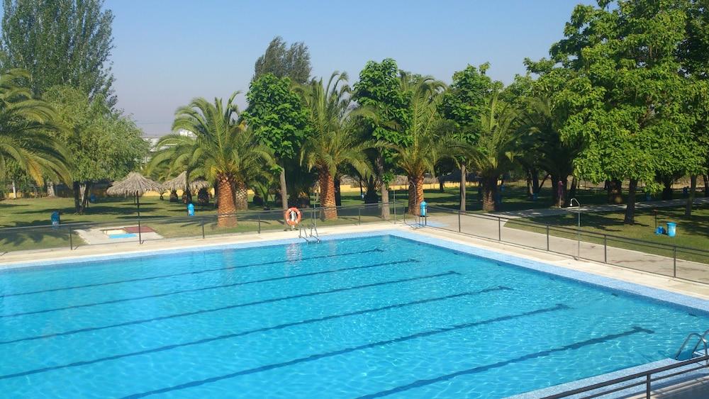 Hostal - Camping Ciudad de Cáceres Outdoor Pool