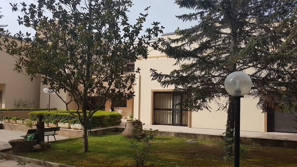أوبرا دون فينشينسو غروسي المنطقة الخارجية