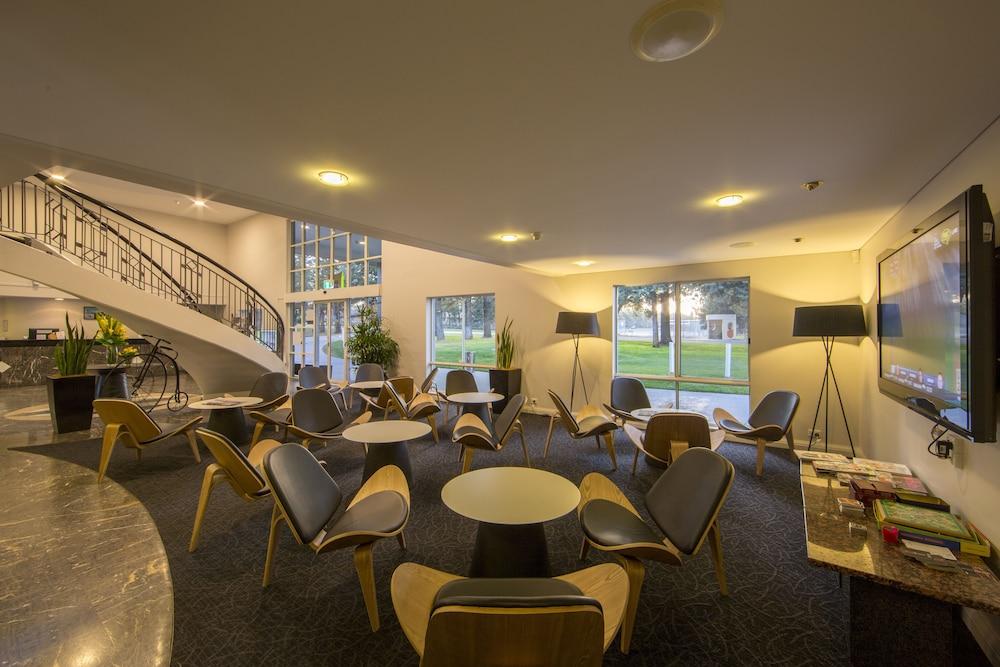 ibis Styles Canberra Lobby Lounge