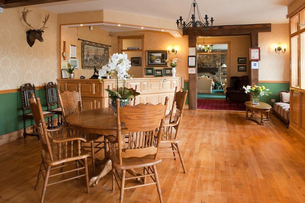 Old Weir Lodge Lobby Sitting Area