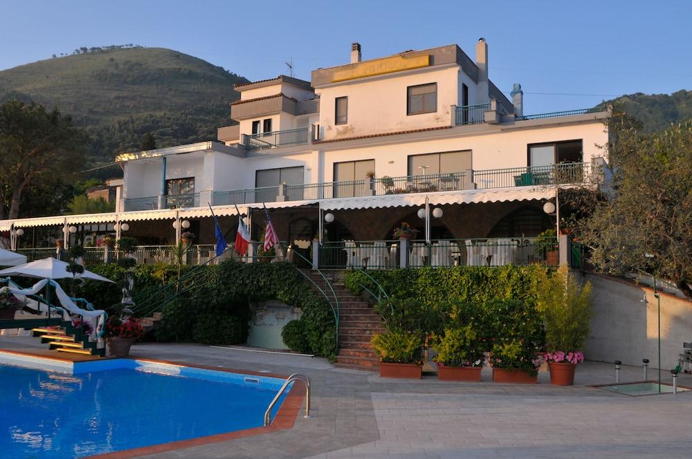 أوتيل ديشيماري