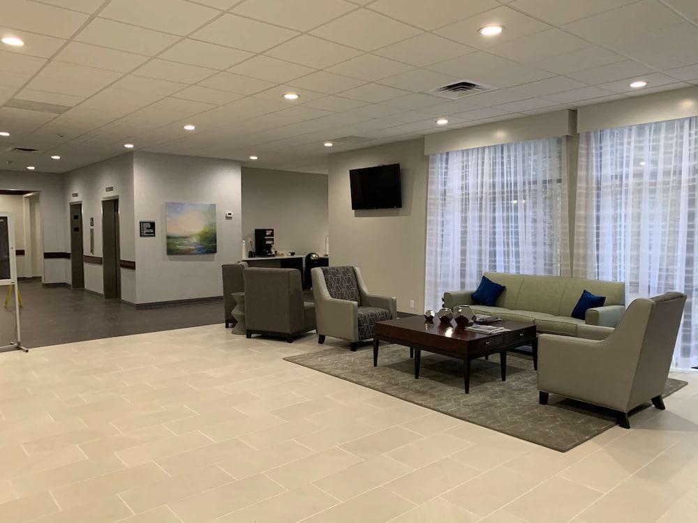 Best Western Plus Clarks Summit Scranton Lobby