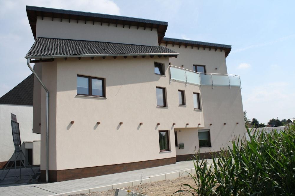 Cloud 7 I Exterior